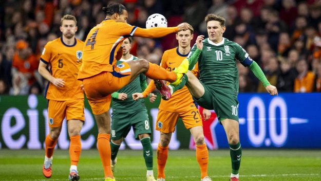 Ван Дайк строши голям рекорд на Франк де Бур