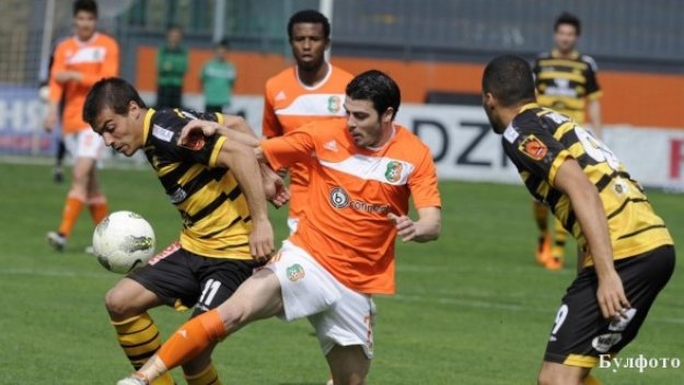 Гол от дузпа в 93-тата минута спаси точката за Литекс срещу Миньор 