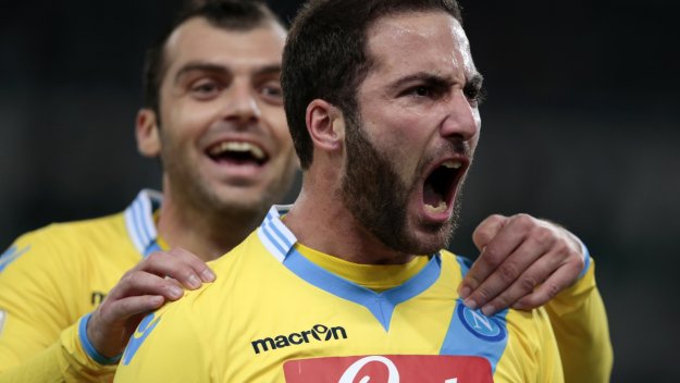 Рефер клъцна Наполи в Сардиния