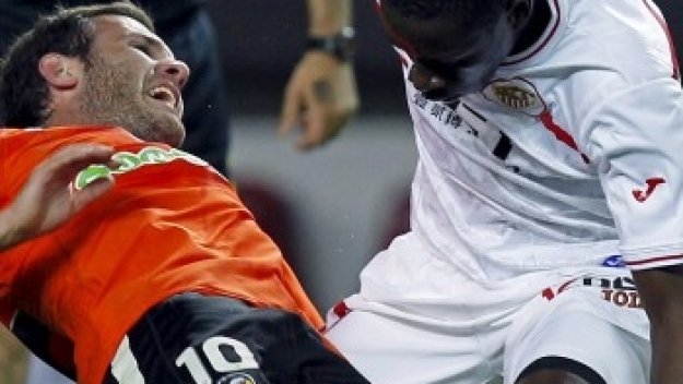 Севиля се изравни по точки с Валенсия