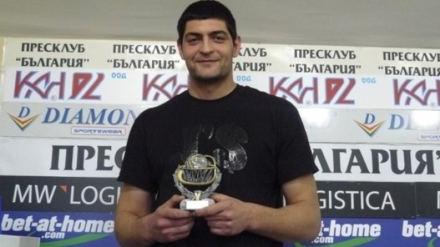 Център на Левски ляга под ножа