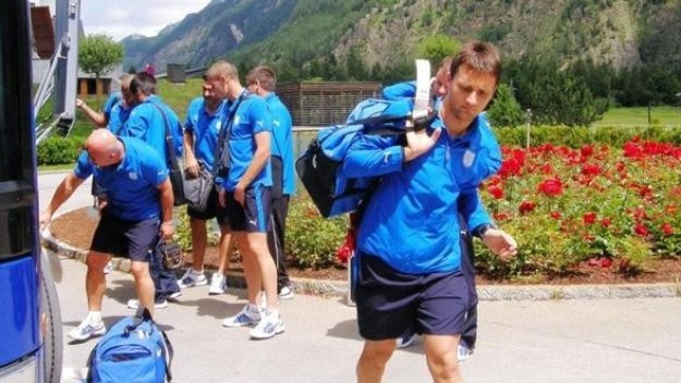 Режат заплатите на &quot;акулите&quot; наполовина