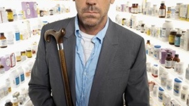 Смях! Д-р Хаус учи младежи как да симулират за дузпа + ВИДЕО