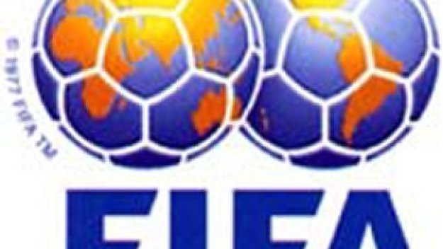 ФИФА няма да ползва по двама съдии