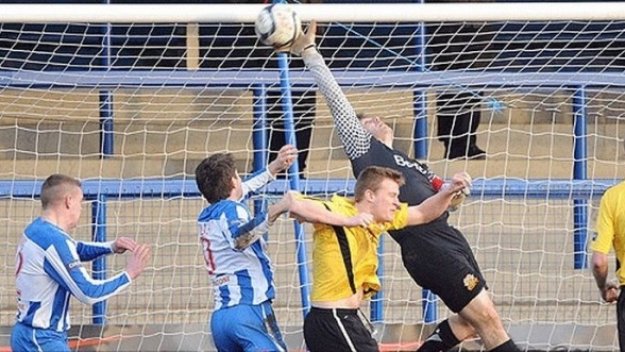 Футболист заби два гола от корнер в един мач + ВИДЕО