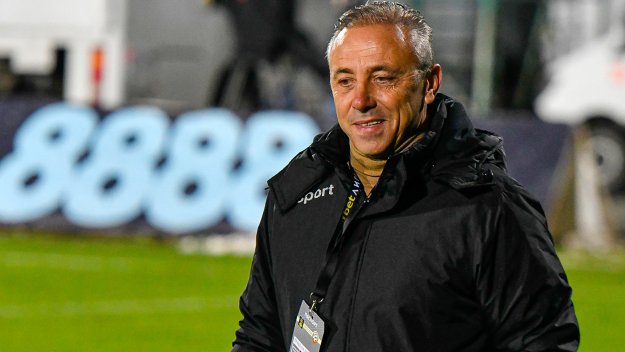 Черно море вдига Велислав Василев за Етър