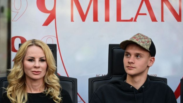Ибрахимович подписа с Милан