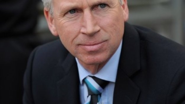 Алън Пардю: Хосе Енрике не е договарян за Ливърпул