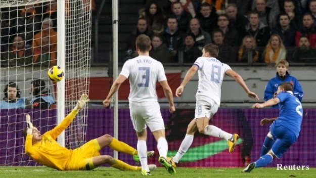 Верати прекъсна негативната серия на Италия в контролите