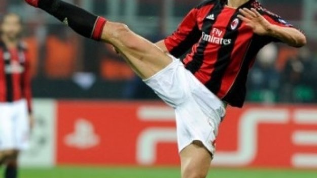 Ибра &quot;поздрави&quot; Касано за титлата с ритник в главата + ВИДЕО