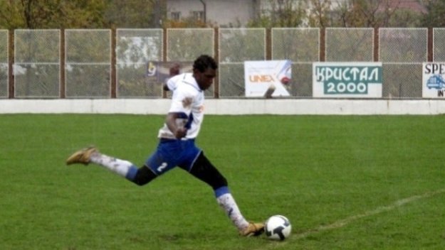 190-сантиметров камерунец на проби в Левски