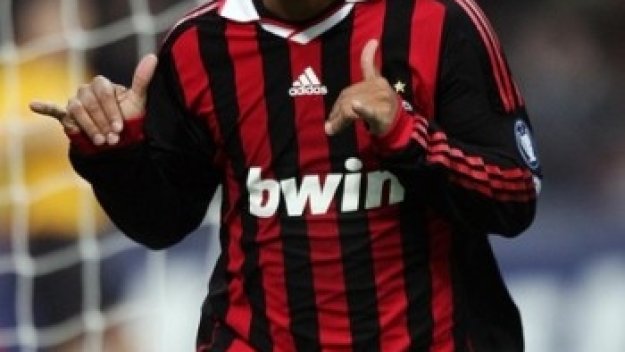 Роналдиньо пропусна тренировка