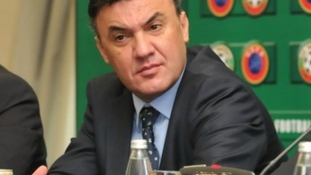 Само двама национали пътуват днес за Анталия