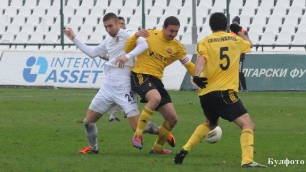 Ботев Пловдив се измъчи в Търново