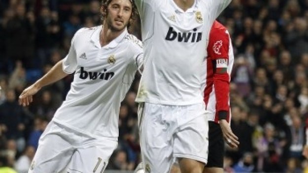 Реал обърна Билбао след две дузпи и червен картон