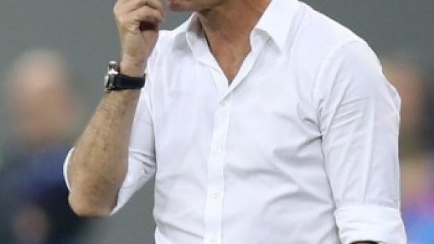 Льов запазва спокойствие въпреки пълния лазарет