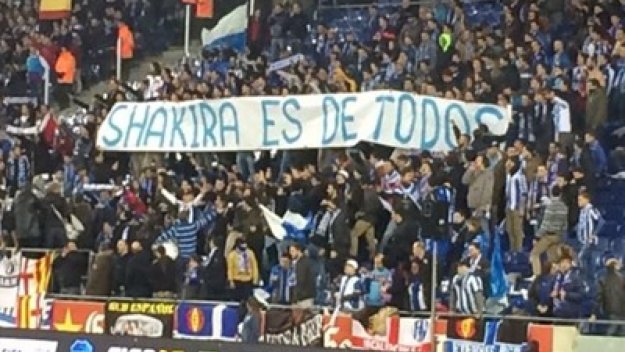 Транспарант "Шакира е обща" дразни Пике + ВИДЕО