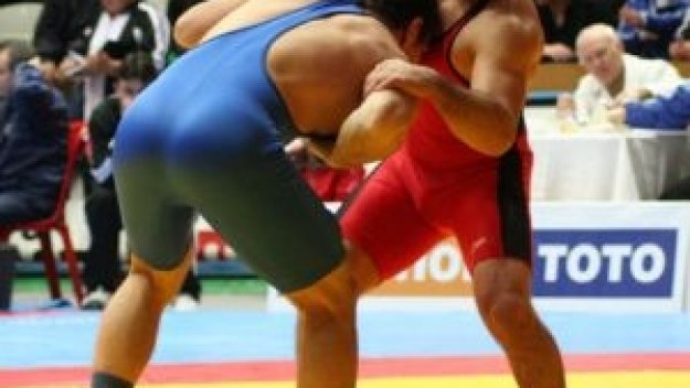 Още двама българи отпаднаха от турнира по борба