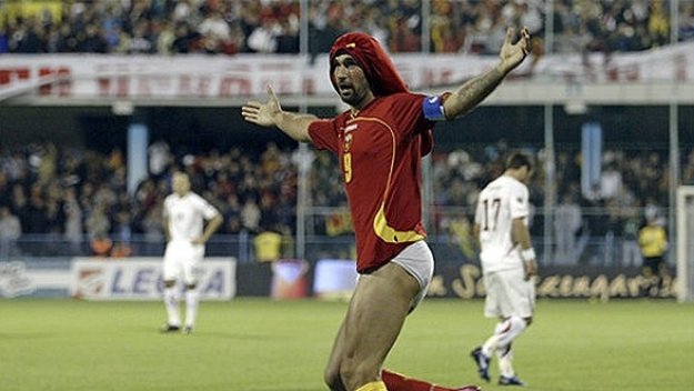 Вучинич стяга нов стриптийз за &quot;Уембли&quot;