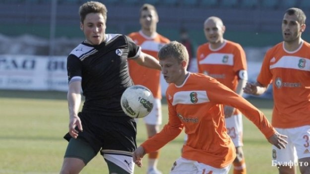 Литекс продължава с победите, този път удари Славия