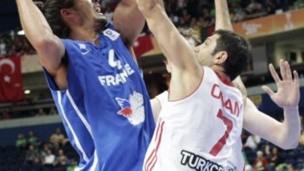 Французите треперят срещу Турция