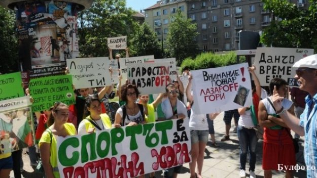 Над 150 ултраси поискаха главата на Данчо Лазаров