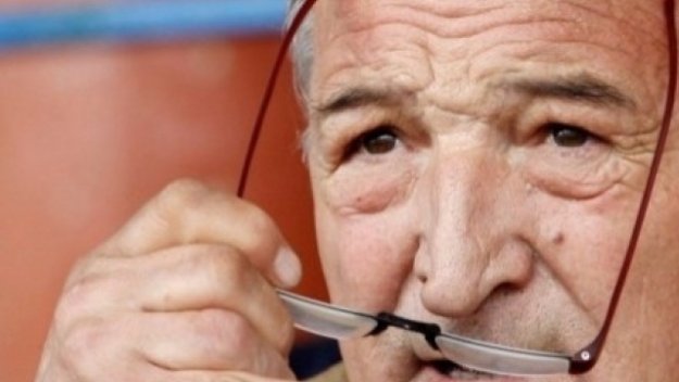 Пената: Бербатов искаше в Англия, но не е собственик на Юнайтед и Ливърпул