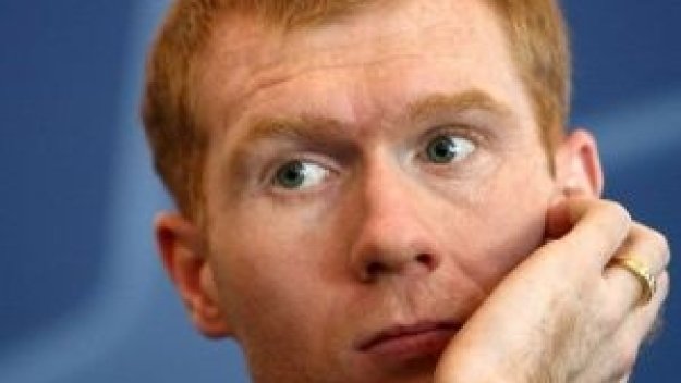 Удължават договора на Пол Скоулс с още две години