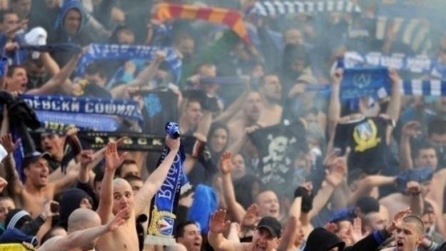 "Синята лавина": Феновете на Левски отново спасяват клуба от фалит