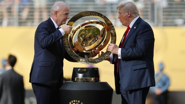 Тръмп ще издава "ускорени визи" за световното в САЩ