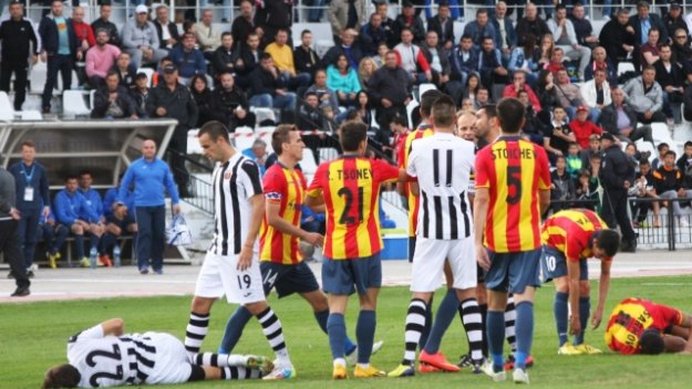 "Смърфовете" предлагат договор на френски халф