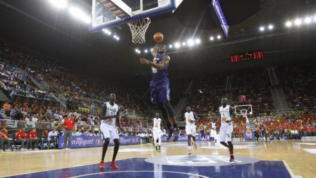 Испания прегази Сенегал на Канарските острови