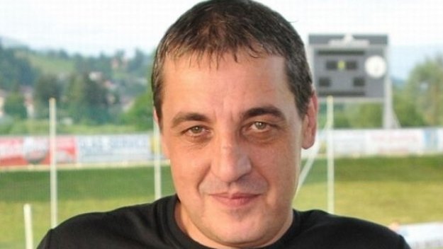 Шефът на ЦСКА черпи феновете със златна водка