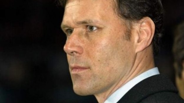 Ван Бастен се предлага на Милан