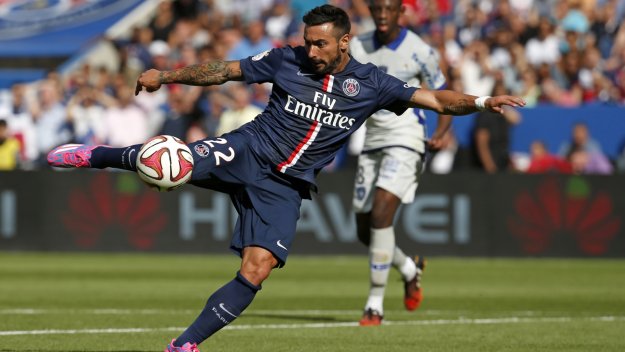 Английско трио дебне ситуацията около Лавеци