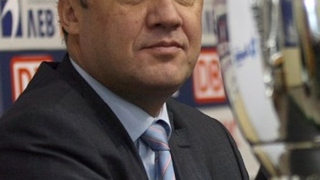 Боби Михайлов се хвали сам, хока националите