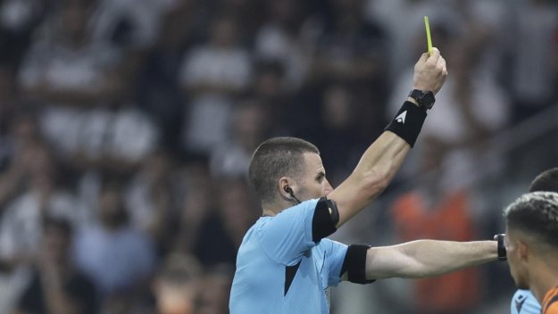 Кабаков с важни решения при победа на Астън Вила