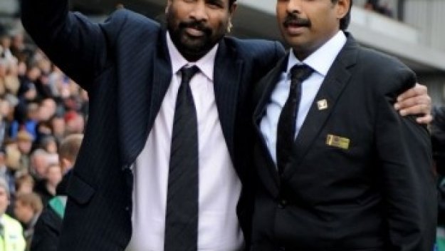 В Блекбърн рекламират печените пилета на индийските шефове + ВИДЕО