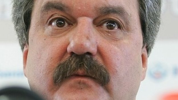 Батков затегна юздите около пътуванията на Левски