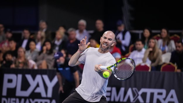 Манарино триумфира на Sofia Open