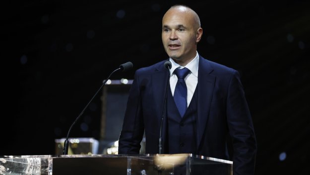 Разследват Иниеста за измама