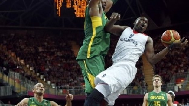 Домакините останаха без победа на баскетбол