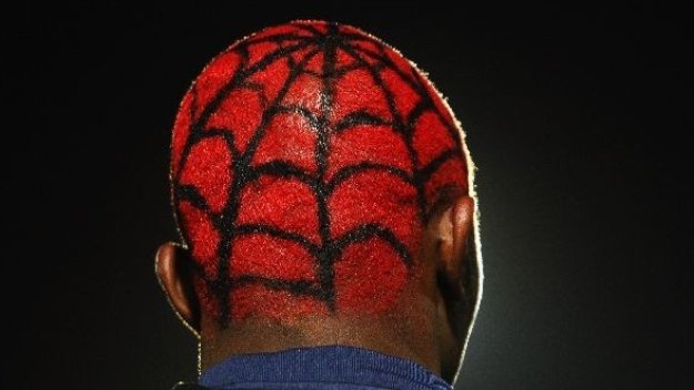 &quot;Лунната походка&quot; Бас Савидж се превъплъти в Спайдърмен + ВИДЕО