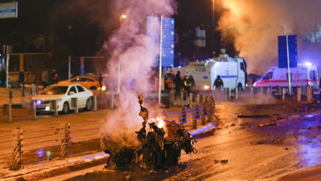 Шок и ужас! Здрави взривове и ранени до стадиона на Бешикташ