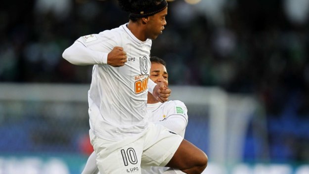 Роналдиньо преподписа с Атлетико Минейро