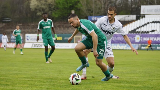 Ботев удари Пирин с 1:0 в баража и остава в Първа лига