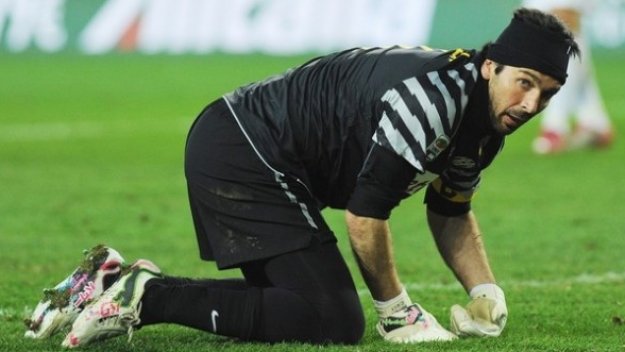 Буфон може да пропусне дербито с Интер