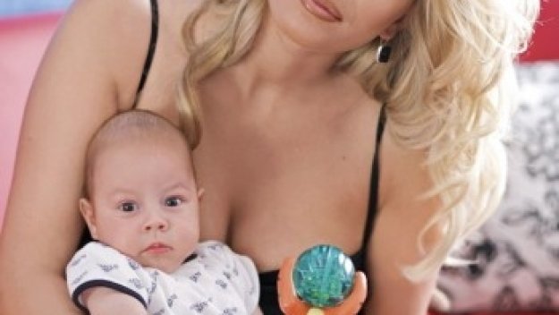 Емилия иска и момиче от Коко Динев