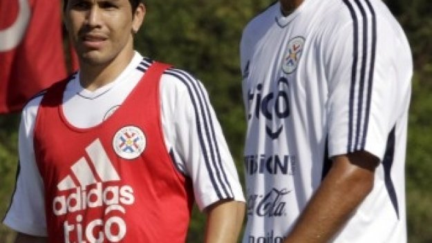 Марк Хюз взима своя любимец Роке Санта Крус в КПР