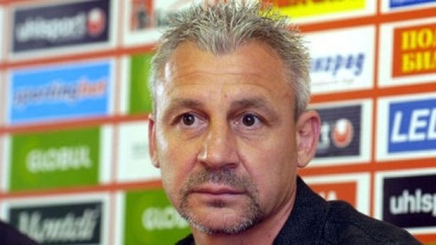 Освободиха Павел Дочев от треньорския пост на Зандхаузен